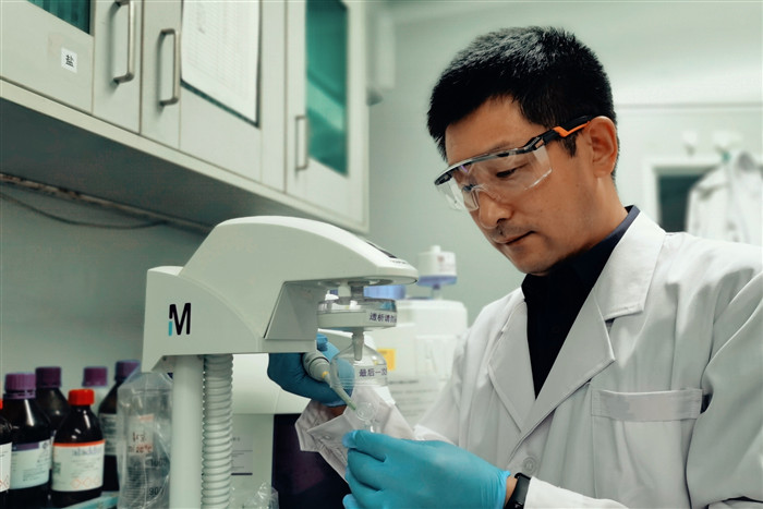 【甲子東油情 百年大學夢】東油學子風采錄第七期 以“材”筑夢，探微求真——記材料科學研究的東油追光者